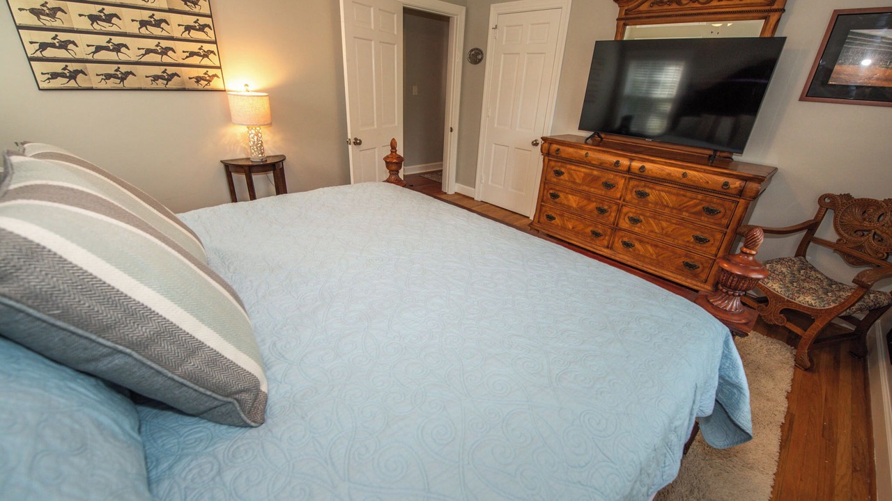 Photo of Bedroom in Brownsboro Zorn