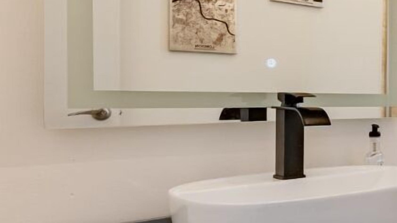 Photo of Bathroom in Anahuac