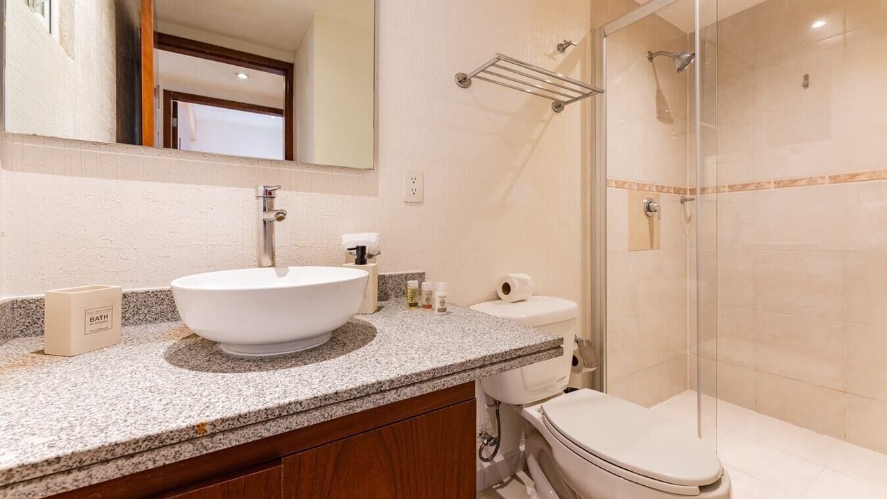 Photo of Bathroom in Anahuac