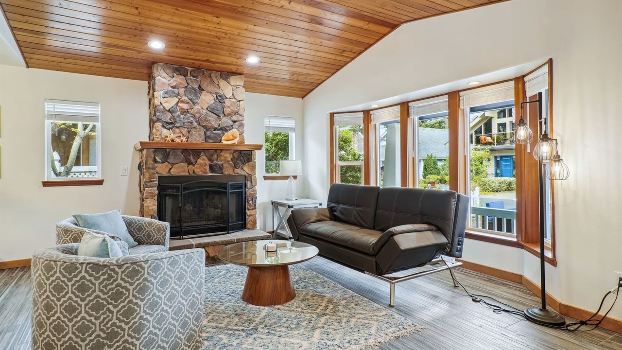 Photo of Bedroom in Cannon Beach