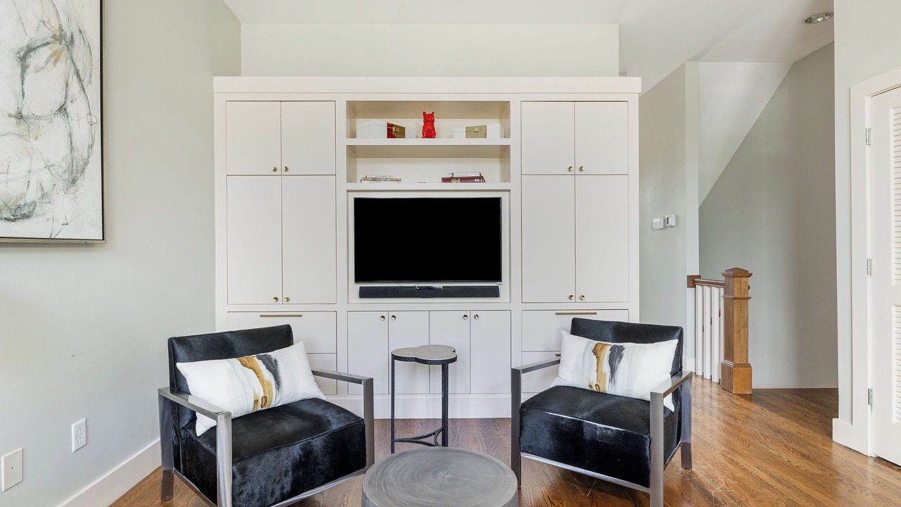 Photo of Livingroom in Belmont - Hillsboro