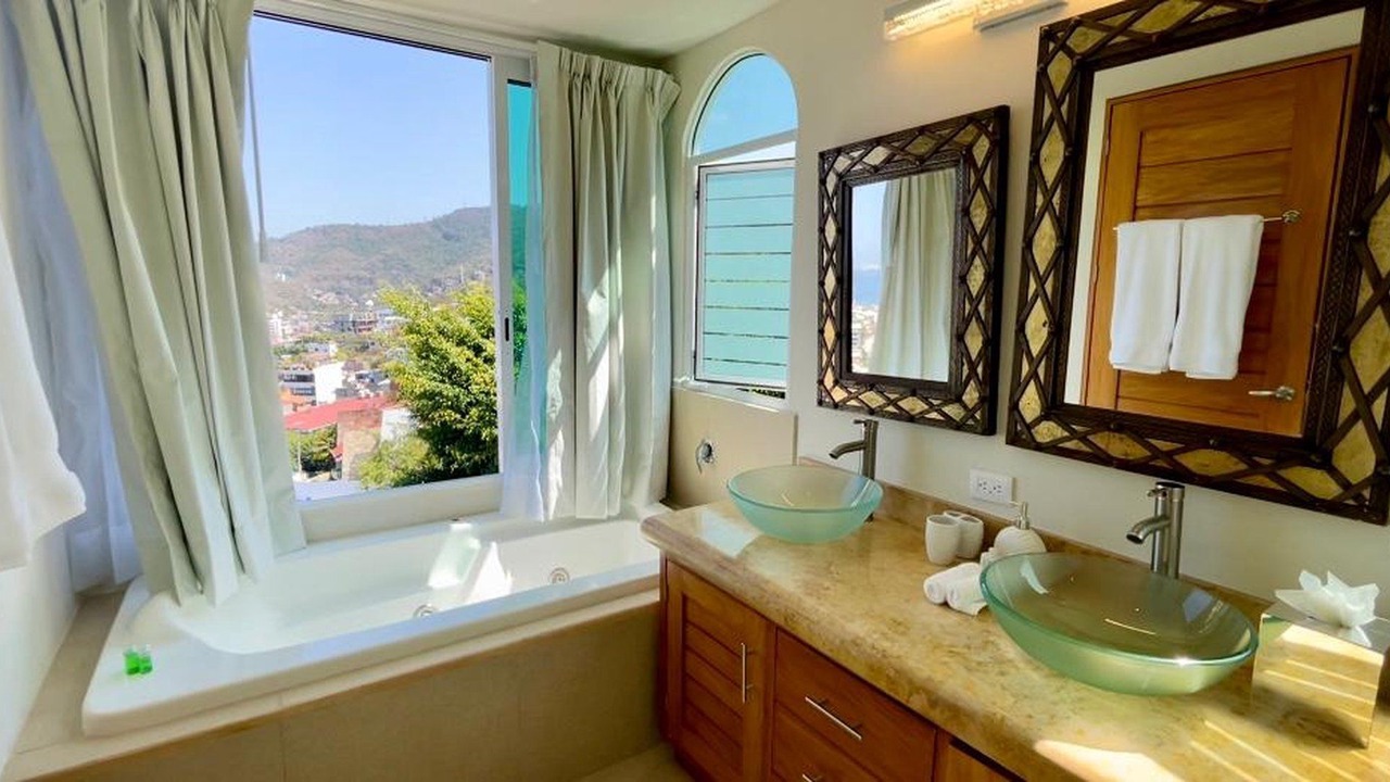 Photo of Bathroom in Romantic Zone
