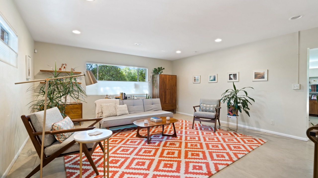 Photo of Livingroom in Sam Hughes
