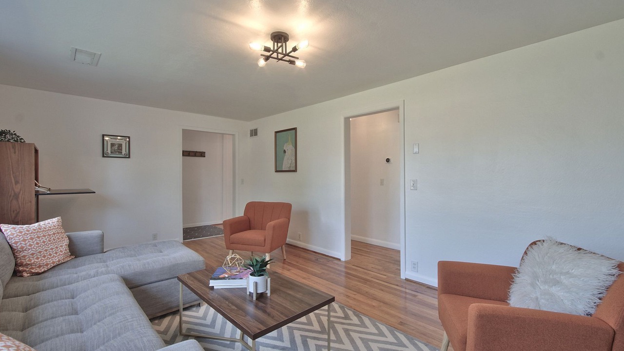 Photo of Livingroom in McMinnville