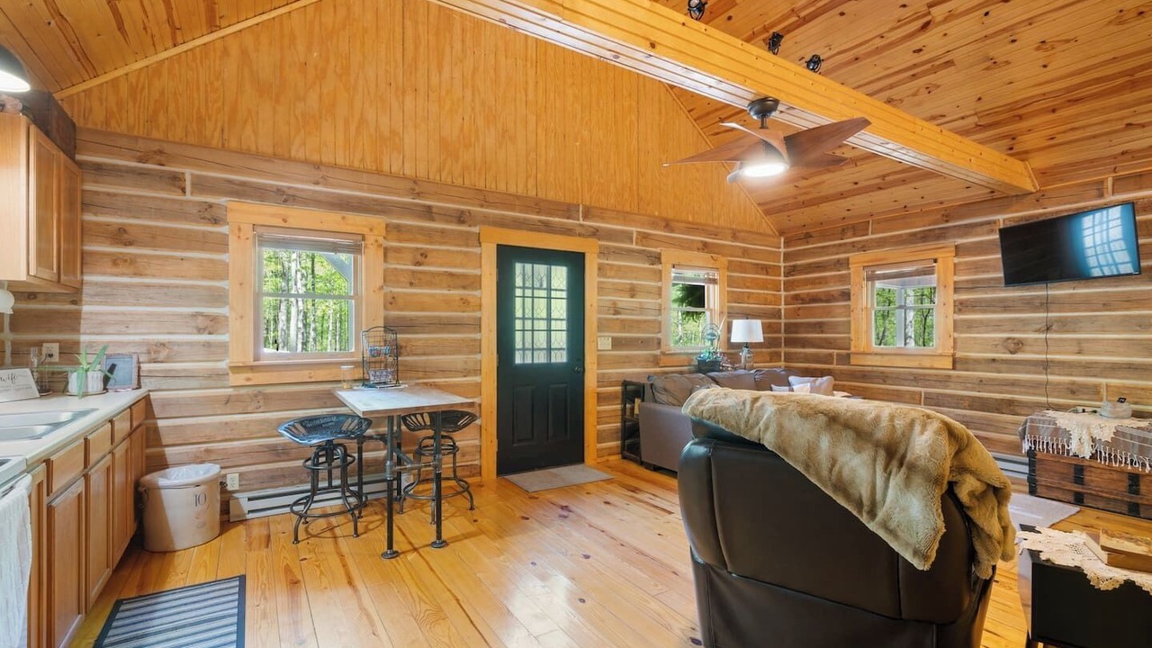 Photo of Livingroom in Birdseye