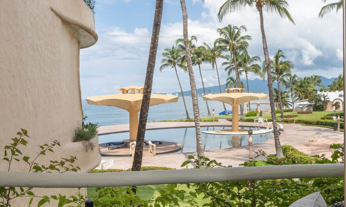 Photo of Patio Balcony in Flamingos