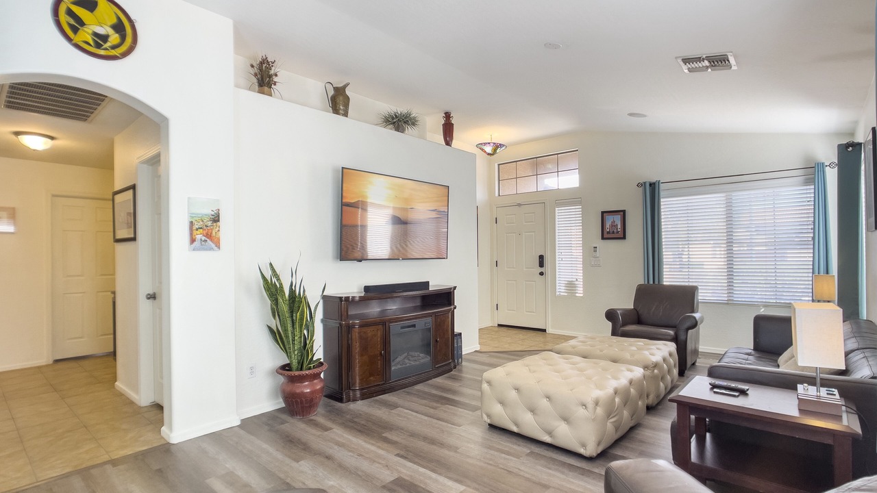 Photo of Livingroom in South Mountain