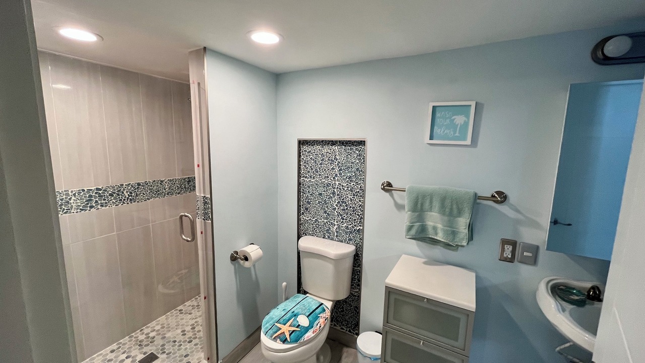 Photo of Bathroom in Laguna Shores