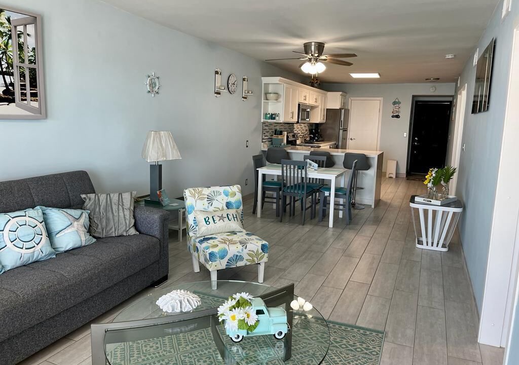 Photo of Livingroom in Laguna Shores