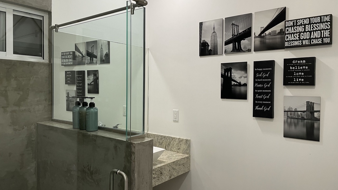 Photo of Bathroom in La Joya