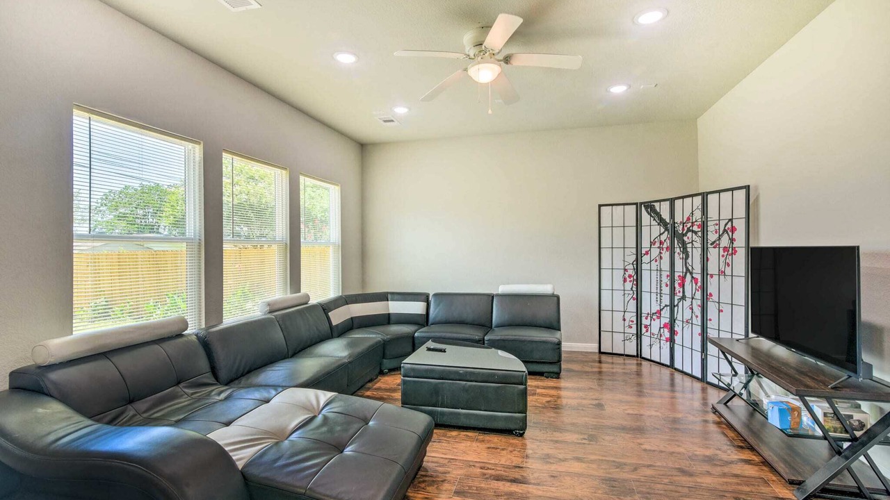 Photo of Livingroom in Texas City