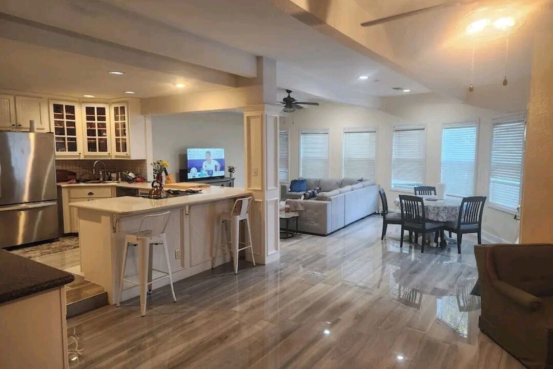 Photo of Livingroom in Nassau Bay
