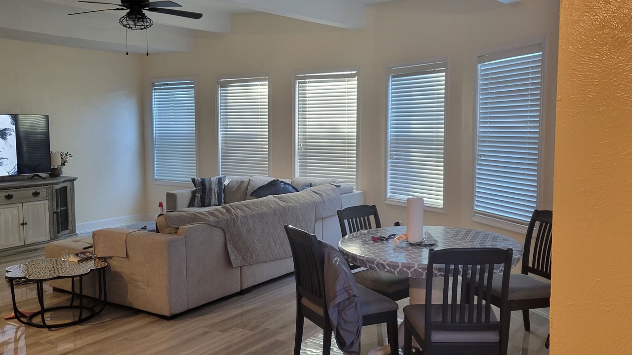 Photo of Livingroom in Nassau Bay