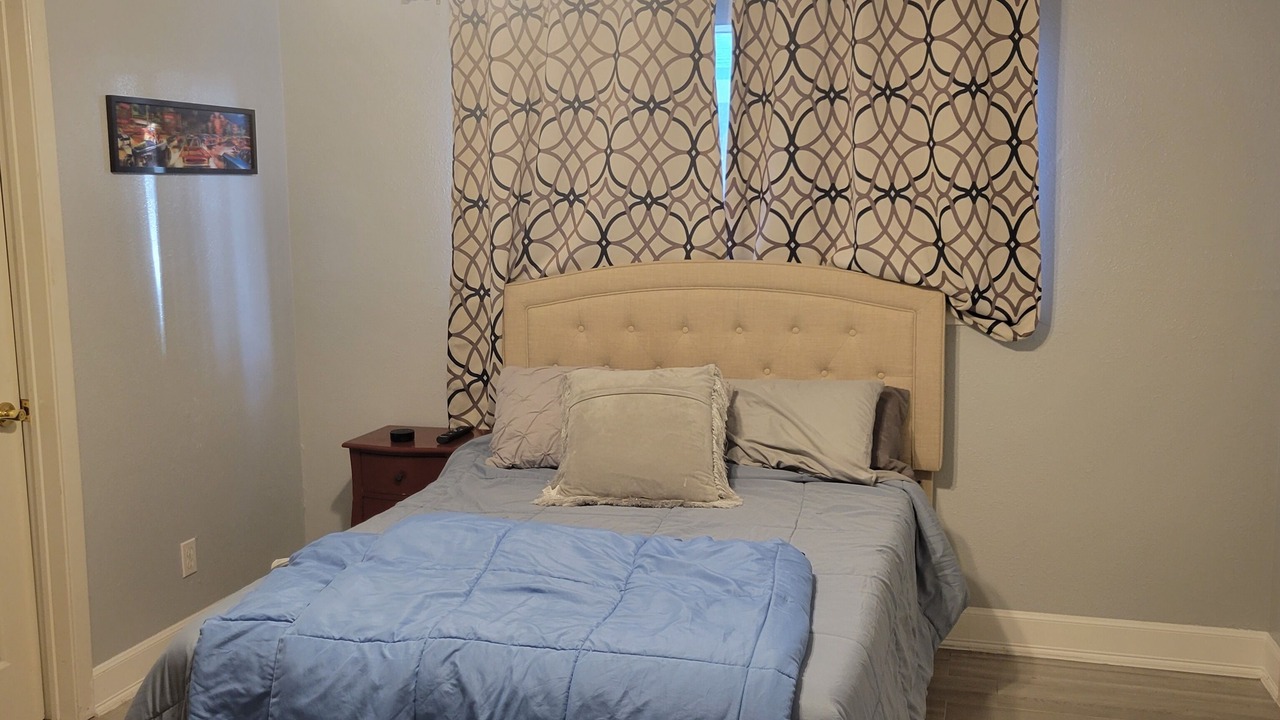 Photo of Bedroom in Nassau Bay