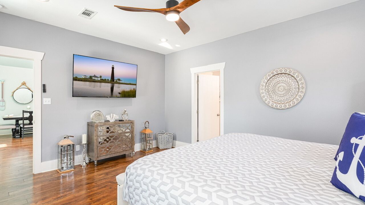Photo of Bedroom in Crystal Beach