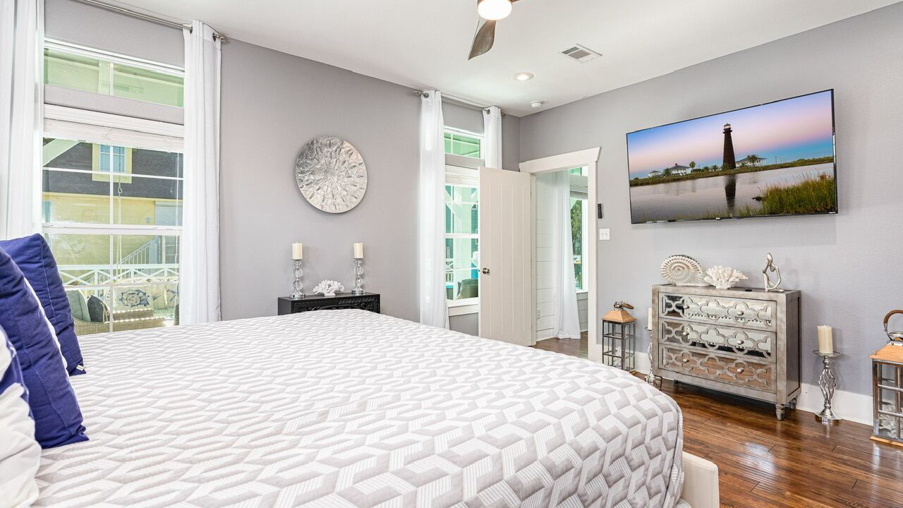 Photo of Bedroom in Crystal Beach