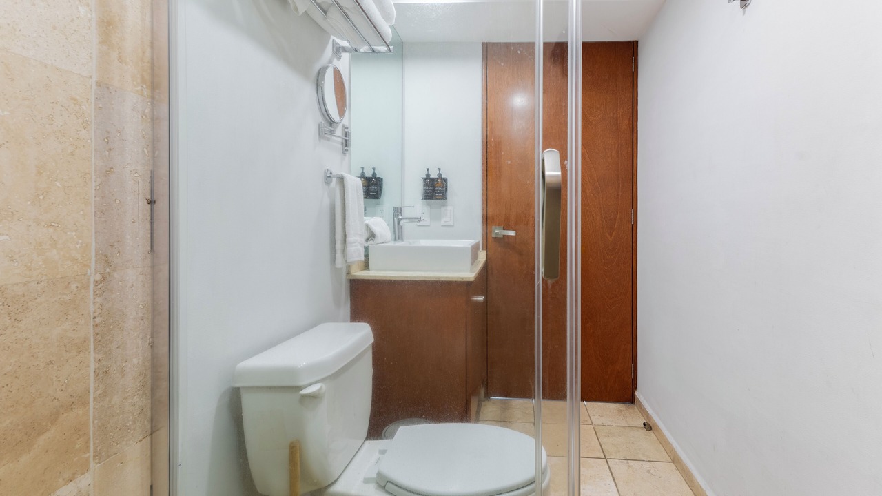 Photo of Bathroom in Anahuac