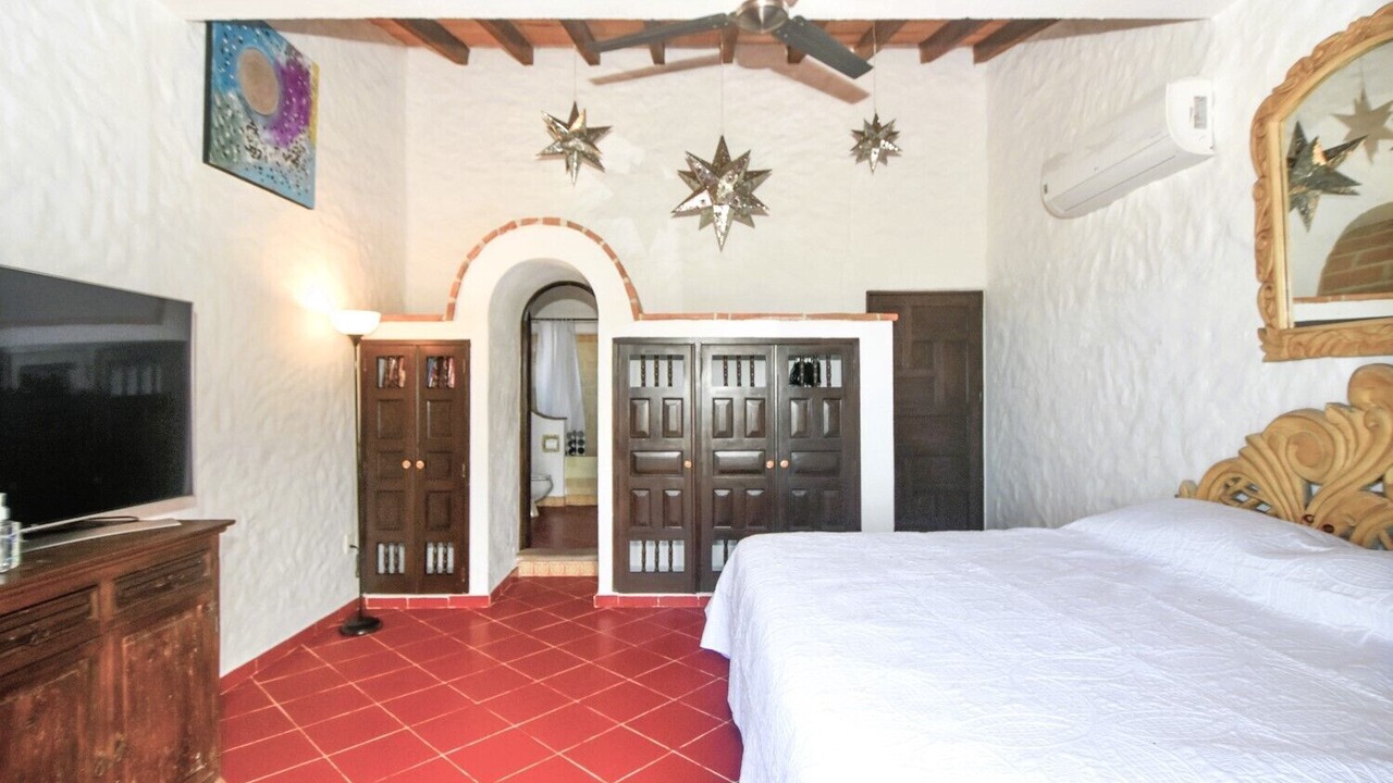 Photo of Bedroom in South Shore Hotel Area