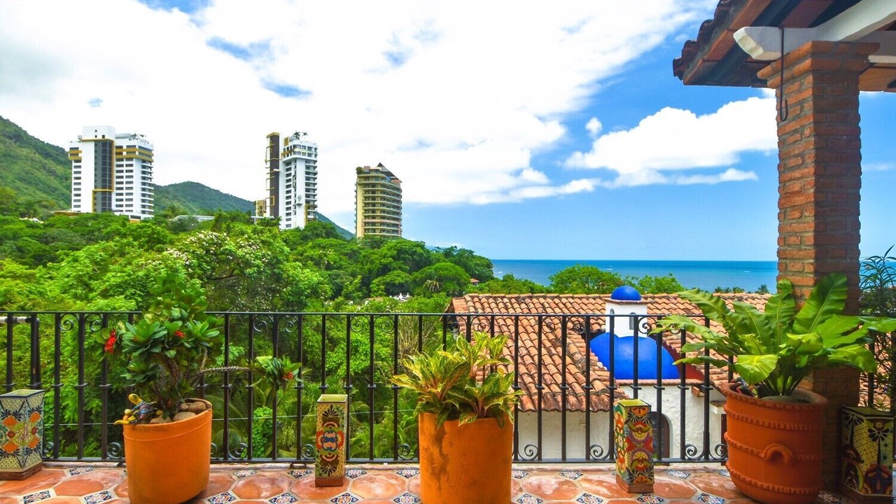 Photo of Patio Balcony in South Shore Hotel Area