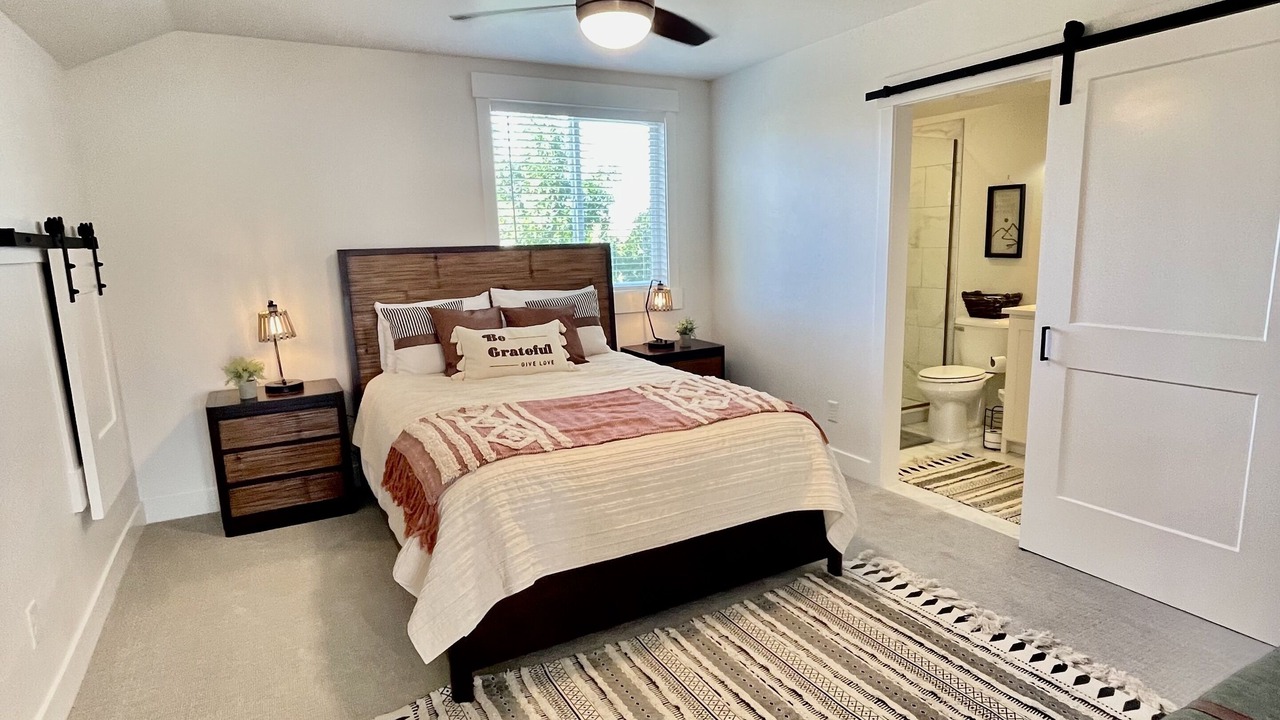 Photo of Bedroom in Hurricane
