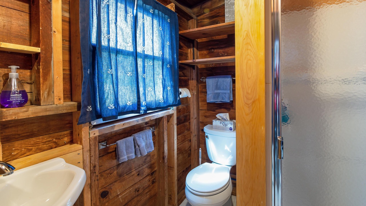 Photo of Bathroom in Mid-Coast and Islands