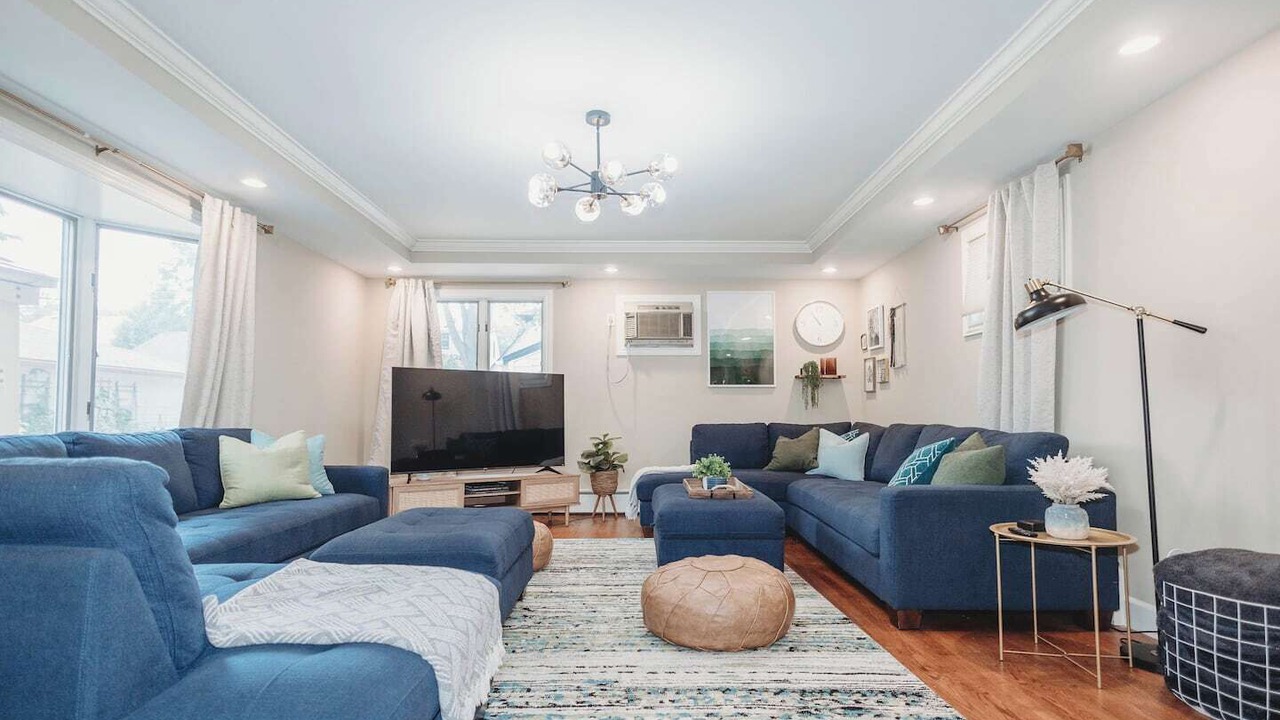 Photo of Livingroom in Macalester - Groveland