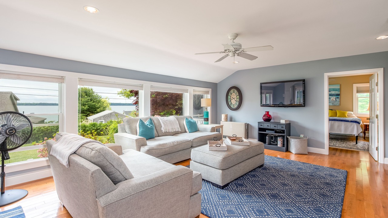 Photo of Livingroom in Mid-Coast and Islands