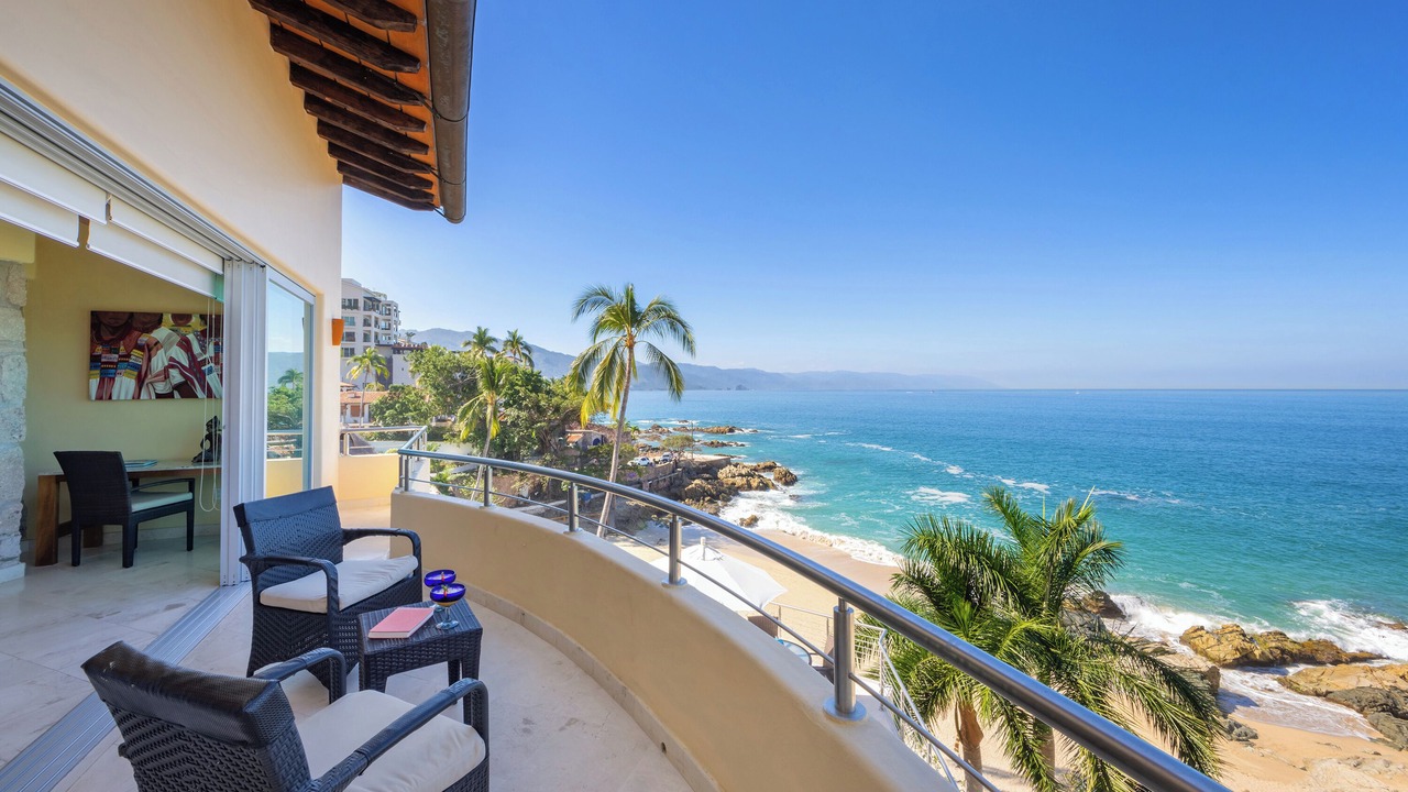 Photo of Patio Balcony in South Shore Hotel Area