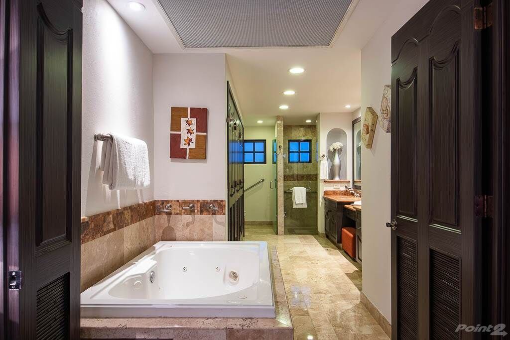 Photo of Bathroom in Flamingos