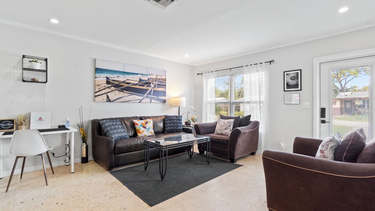 Photo of Livingroom in South Middle River