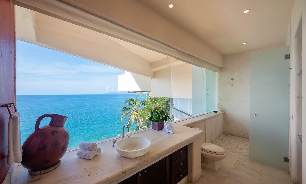 Photo of Bathroom in Mayto