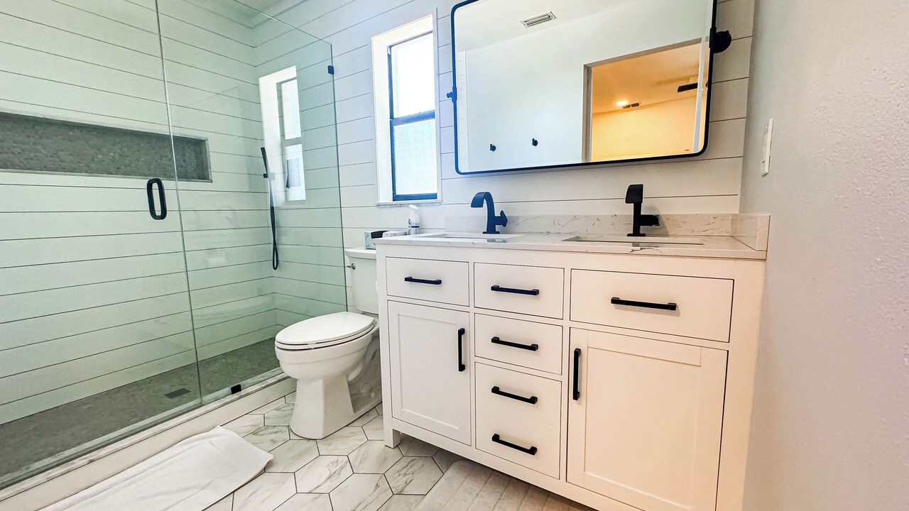 Photo of Bathroom in Boardwalk