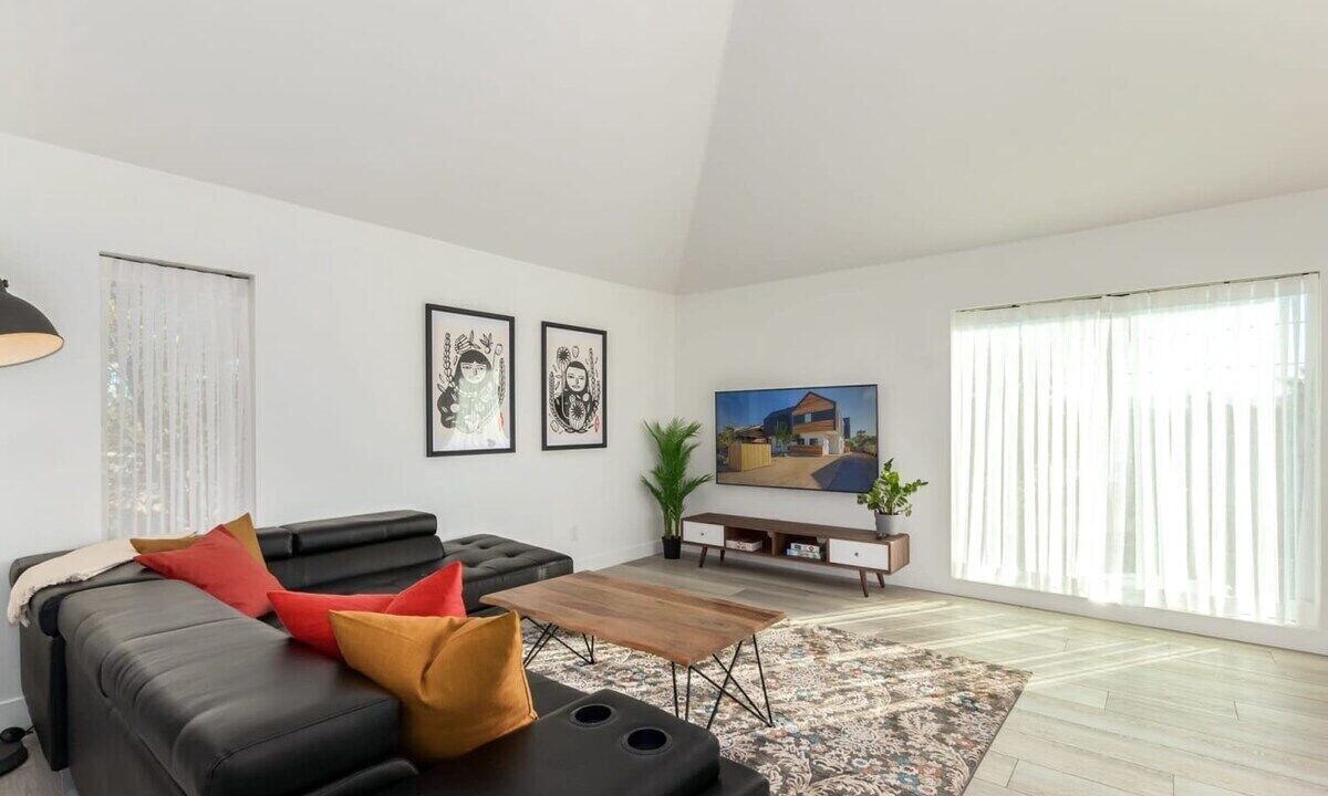 Photo of Livingroom in Garfield