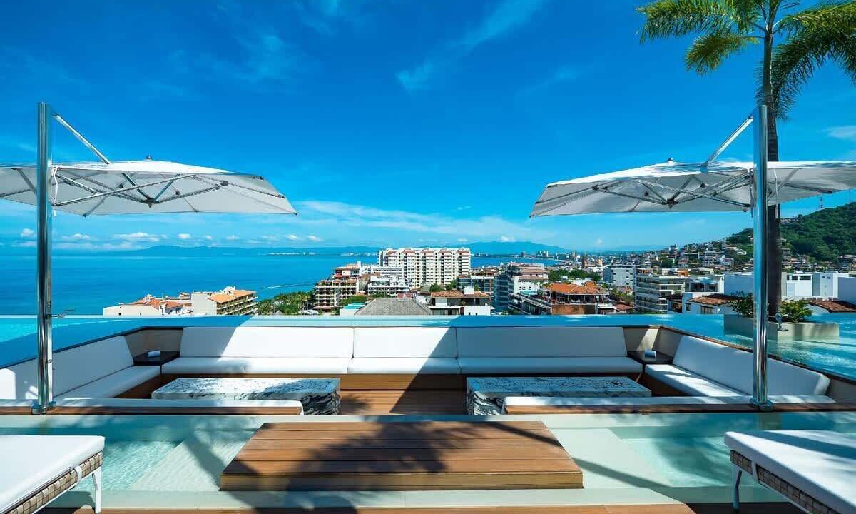 Photo of Outdoor in Romantic Zone