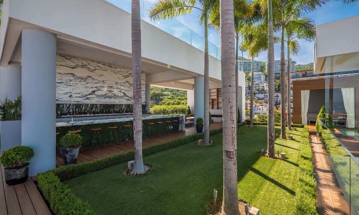 Photo of Outdoor in Romantic Zone