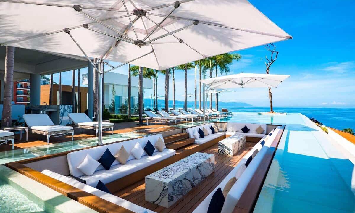 Photo of Outdoor in Romantic Zone