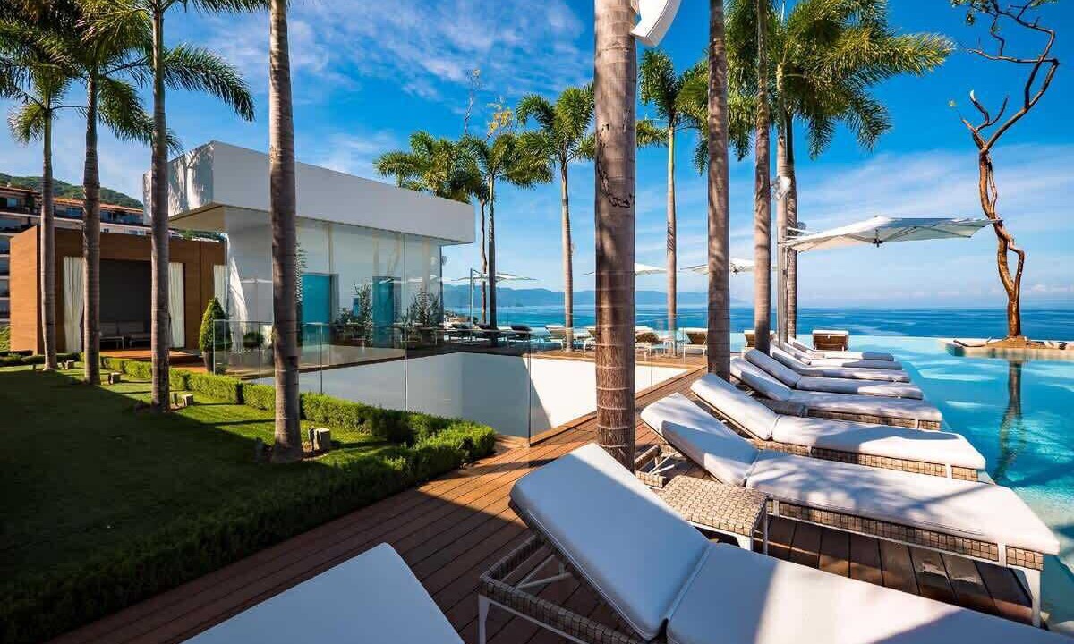 Photo of Outdoor in Romantic Zone