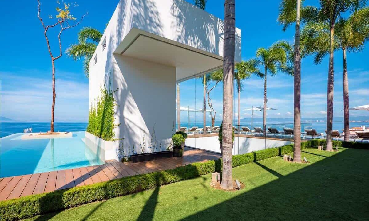 Photo of Outdoor in Romantic Zone