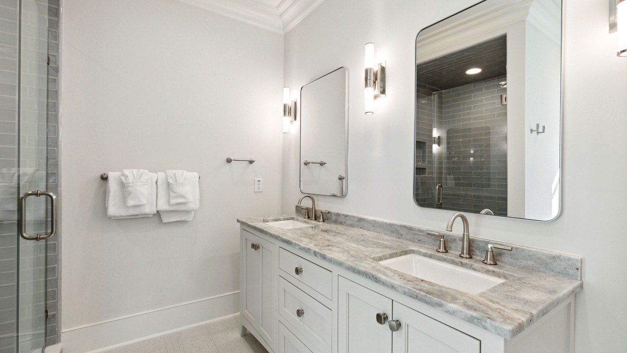 Photo of Bathroom in Vanderhorst Plantation
