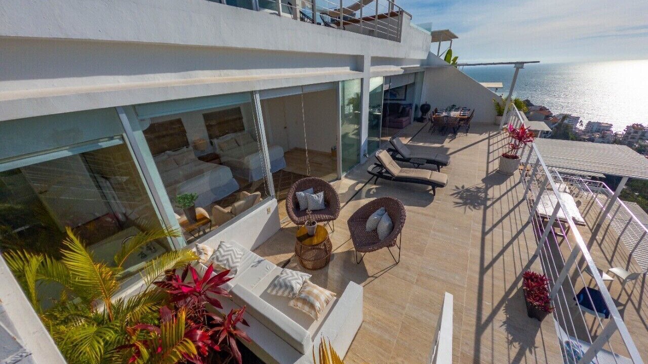 Photo of Patio Balcony in Romantic Zone