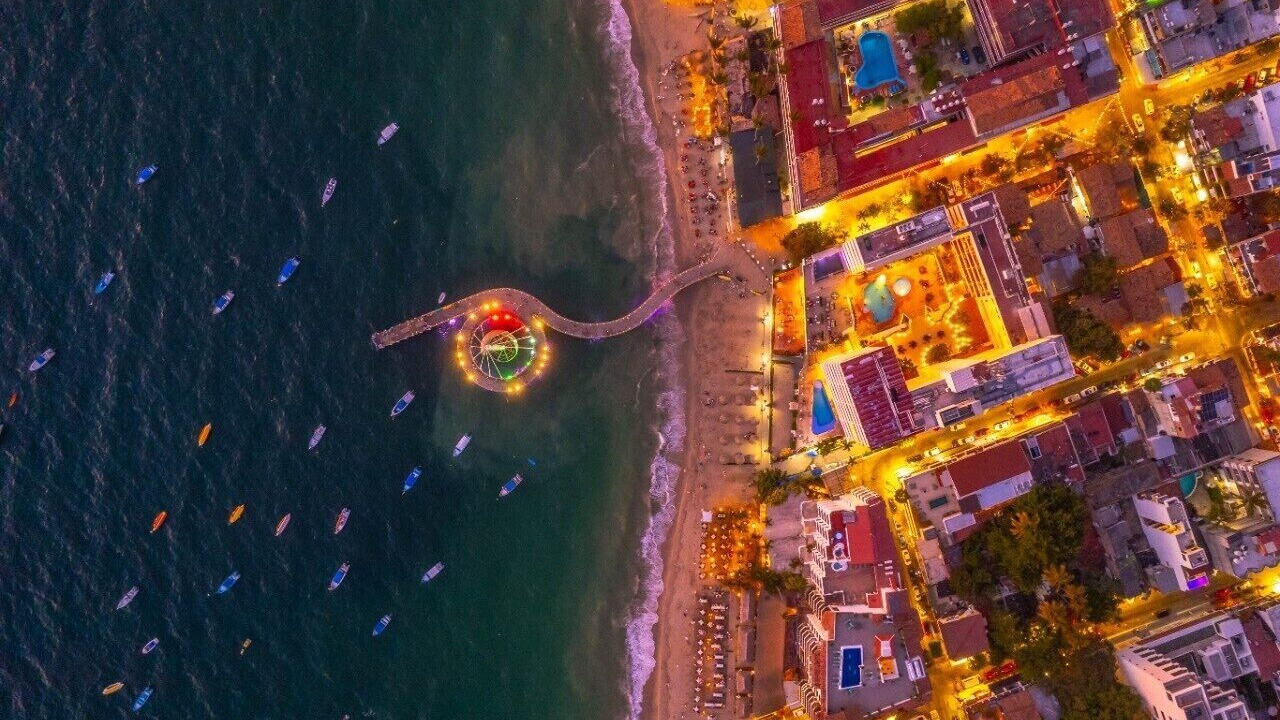 Photo of Others in Romantic Zone