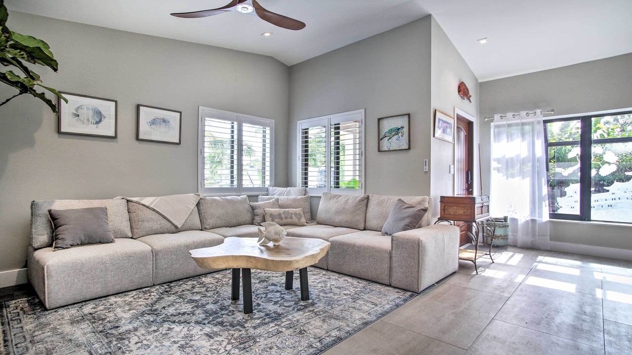 Photo of Livingroom in Santa Barbara Estates