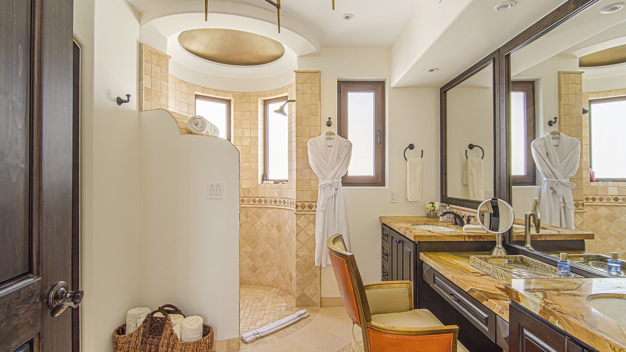 Photo of Bathroom in Buzzards