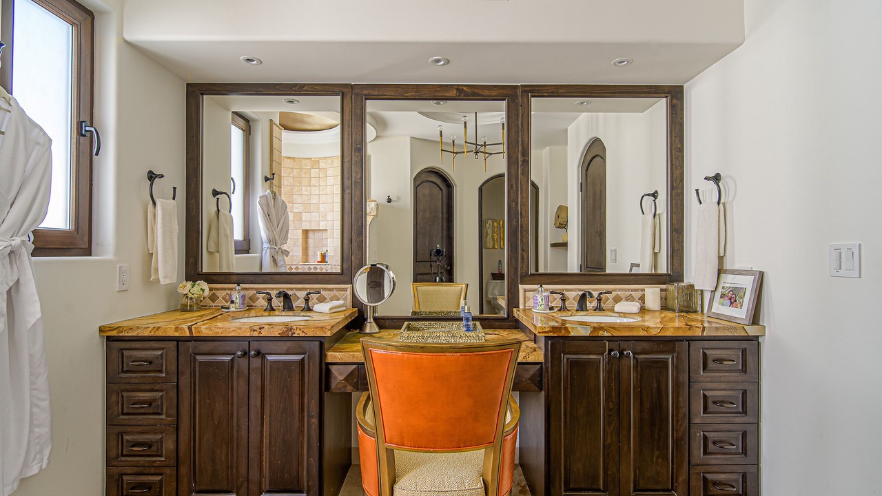 Photo of Bathroom in Buzzards