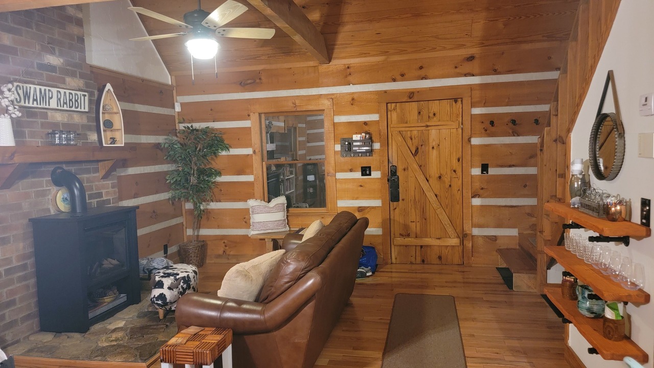 Photo of Livingroom in Travelers Rest