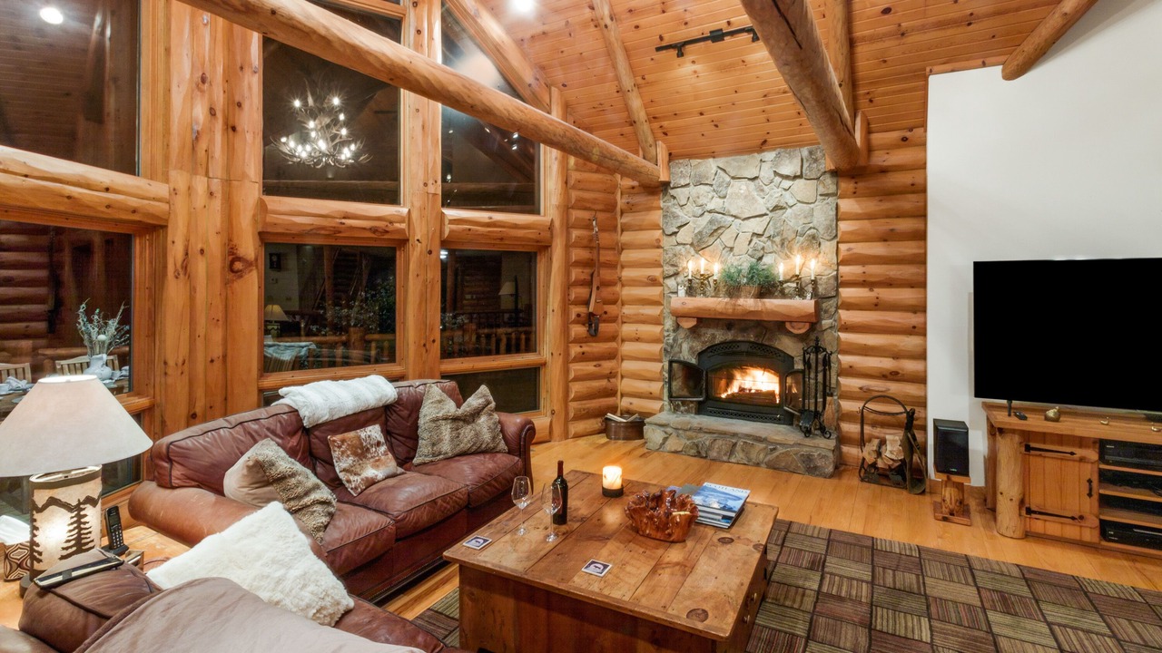 Photo of Livingroom in Old Fort