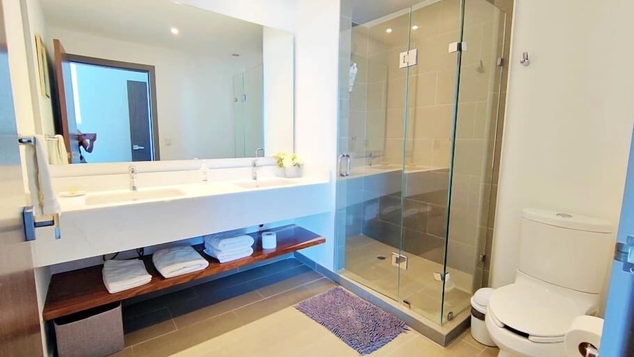 Photo of Bathroom in Anahuac