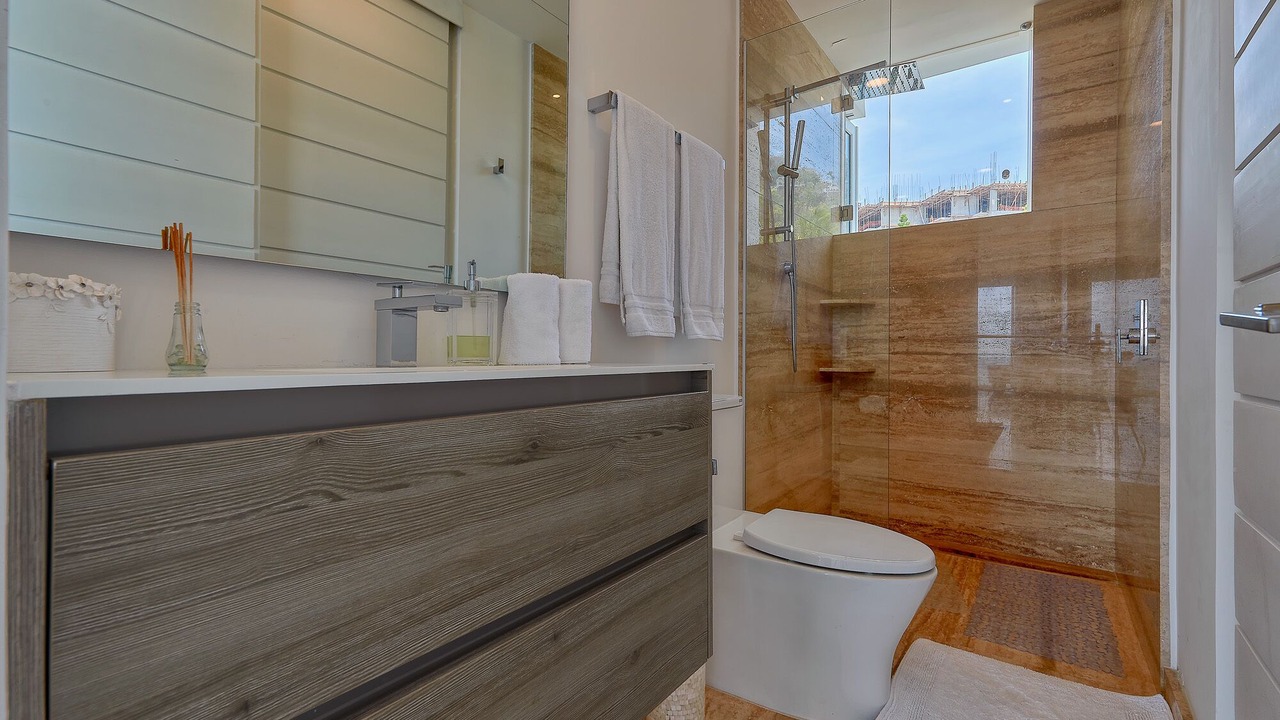 Photo of Bathroom in South Shore Hotel Area