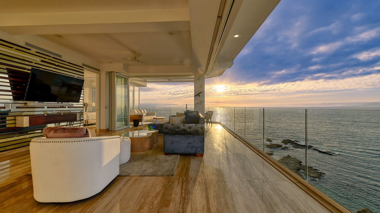 Photo of Patio Balcony in South Shore Hotel Area