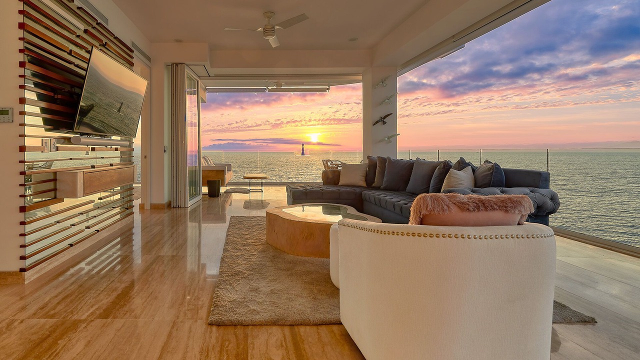 Photo of Livingroom in South Shore Hotel Area